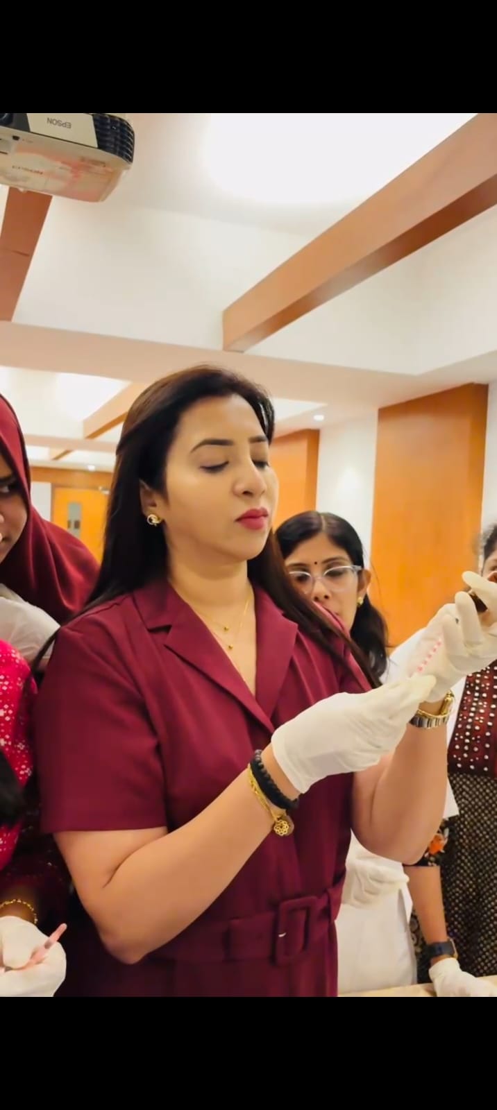 Dr Reinaa Abhay Perfect U Clinic aesthetic training session with medical professionals in Pune Maharashtra