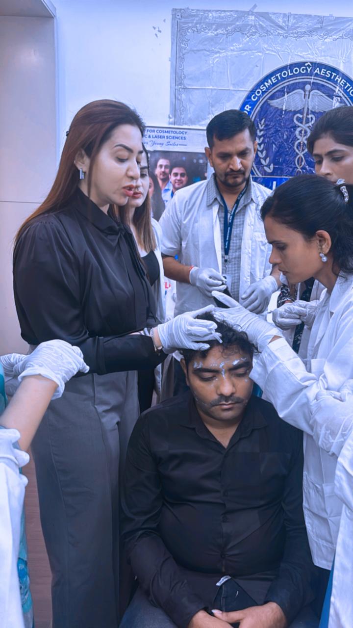 Dr Reinaa Abhay Perfect U Clinic aesthetic training session with medical professionals in Pune Maharashtra